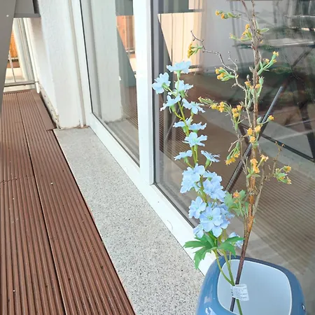Workation Modern Taunus Nature Balcony, 5 People, Free Parking, Near Messe * Schwalbach am Taunus