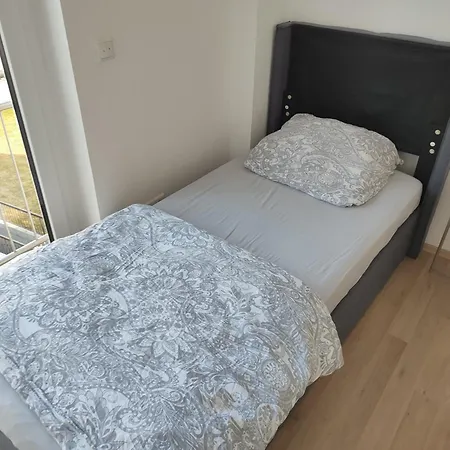 Workation Modern Taunus Nature Balcony, 5 People, Free Parking, Near Messe * Schwalbach am Taunus