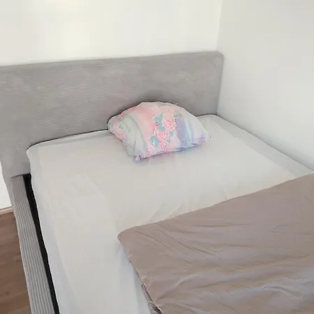 Workation Modern Taunus Nature Balcony, 5 People, Free Parking, Near Messe