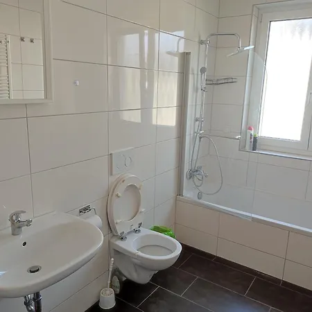 Workation Modern Taunus Nature Balcony, 5 People, Free Parking, Near Messe Apartment *