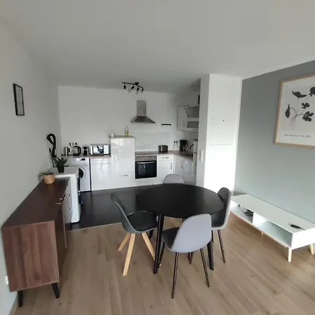 Workation Modern Taunus Nature Balcony, 5 People, Free Parking, Near Messe Schwalbach am Taunus