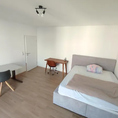 Apartment Workation Modern Taunus Nature Balcony, 5 People, Free Parking, Near Messe