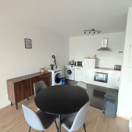 Workation Modern Taunus Nature Balcony, 5 People, Free Parking, Near Messe Schwalbach am Taunus